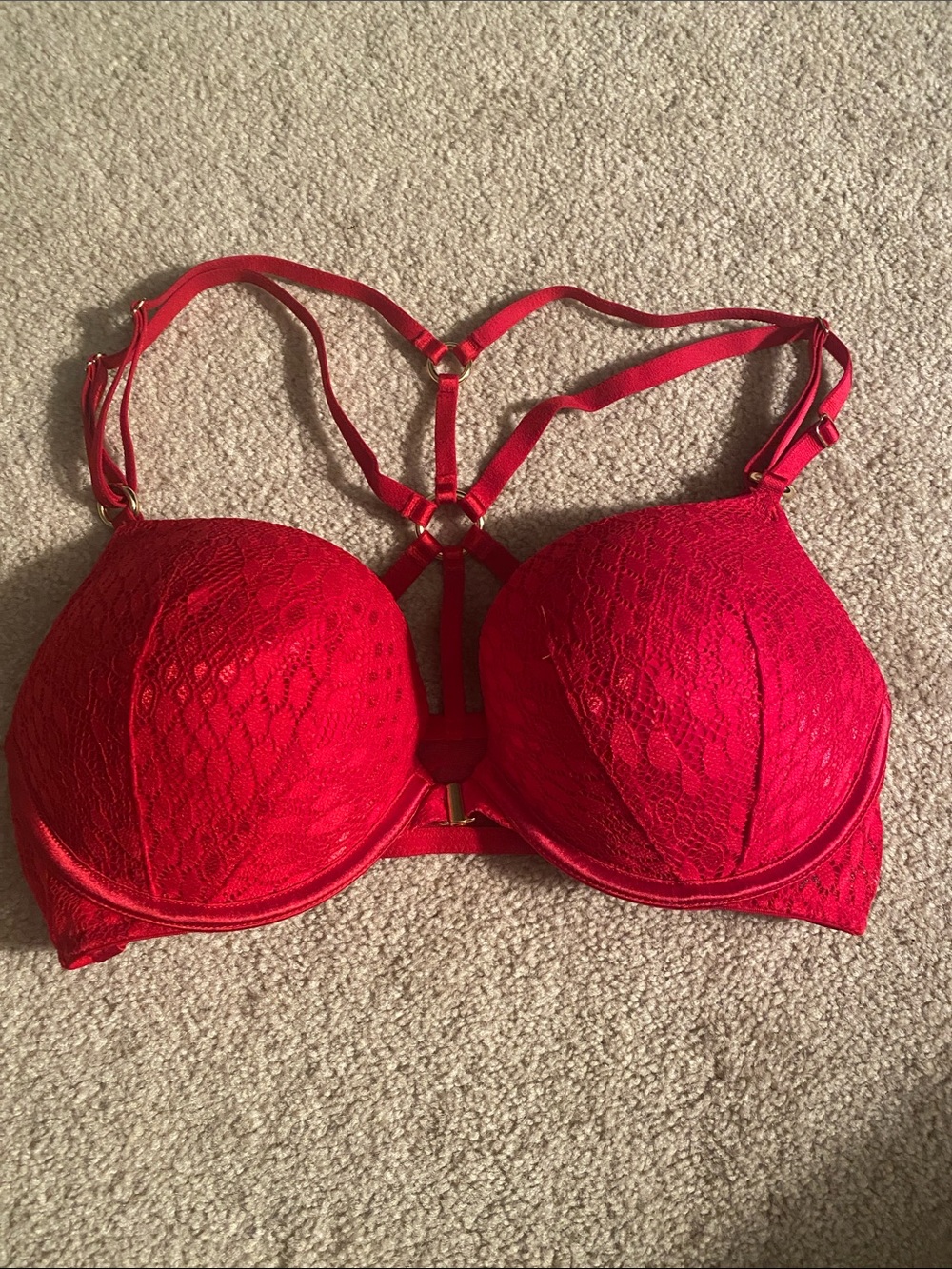 Victoria’s Secret bombshell size 34C red padded bra